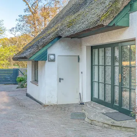 펜션 Lovely In Ot Eggerstorf 지로우